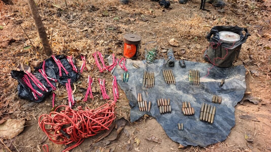 नक्सलियों के खिलाफ सर्च अभियान, प्रेशर आईईडी, कारतूस और बैटरी बरामद