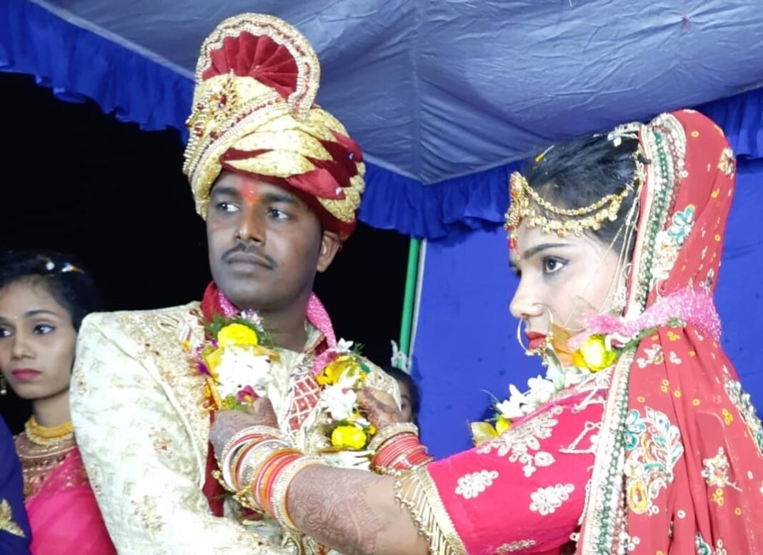 ससुराल वालों की प्रताड़ना से तंग आकर विवाहिता ने की आत्महत्या