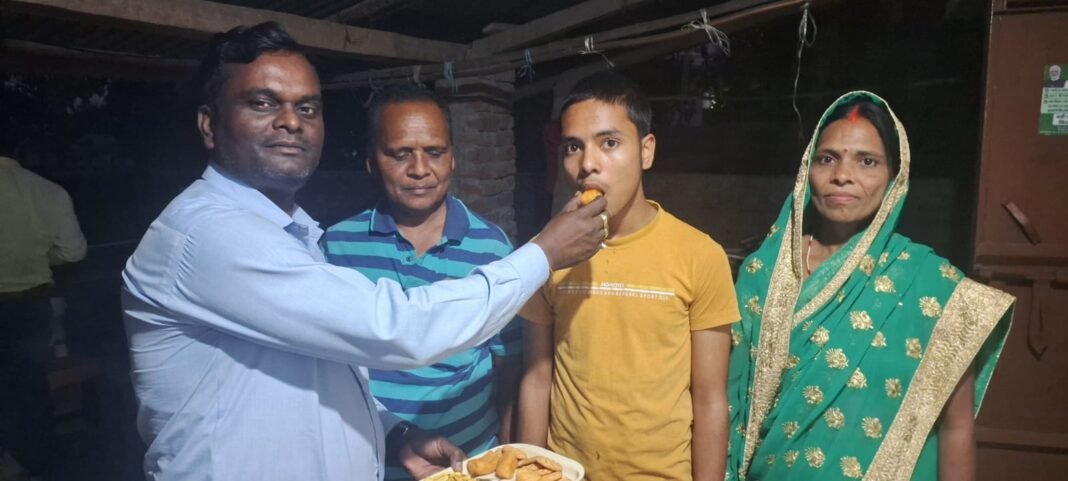 बारुण के ज्ञान गंगा कोचिंग सेंटर से 2 छात्र बिहार टॉप टेन में पहुंचे